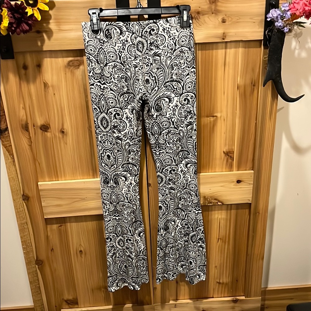 Rip Curl Black and White Paisley Flare Legging Pants - Picture 7 of 11